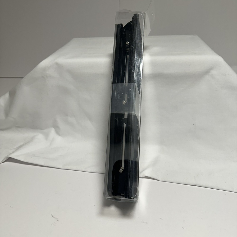 B2C Adjustable 3 Hole Punch New Sealed In Box 12 Sheet Capacity - Picture 1 of 4
